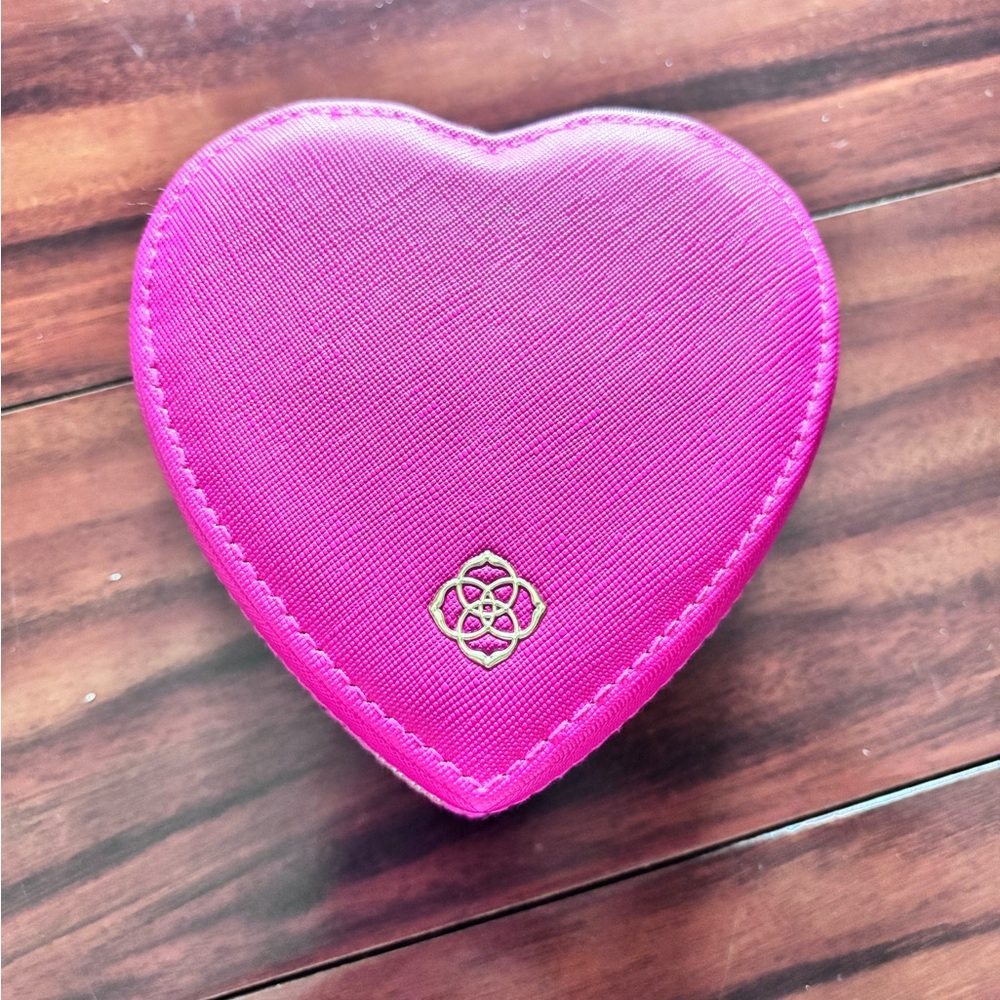 Kendra Scott Pink Heart-Shaped Jewelry Case
